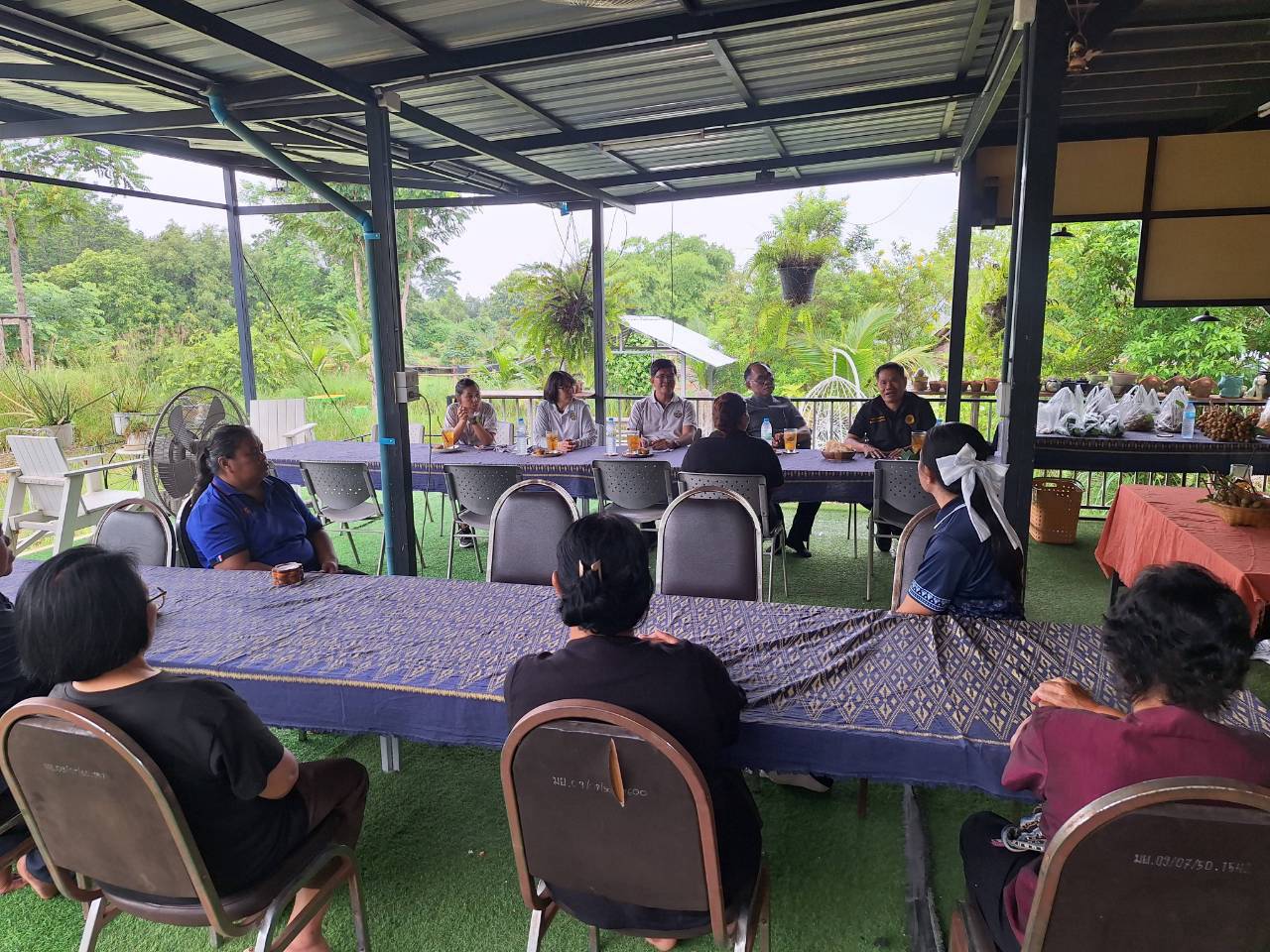 title - ผู้ตรวจราชการ ส.ป.ก. ลงพื้นที่จังหวัดหนองบัวลำภู ประชุมติดตามความก้าวหน้าผลการดำเนินงาน พร้อมตรวจเยี่ยมให้กำลังใจเกษตรกรแปลงใหญ่พืชผักและสมุนไพร 